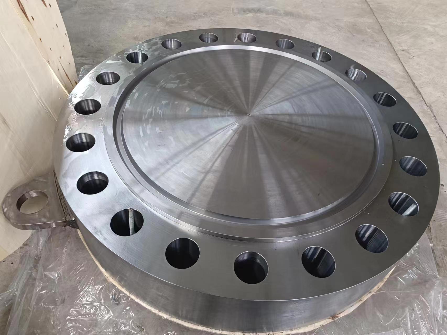 What factors need to be considered when selecting the pressure rating of the connecting flange ?